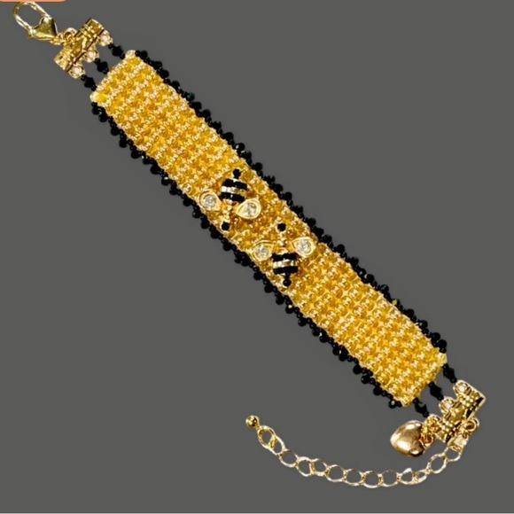 Hand crafted beaded bracelet bees in honeycomb with sparkling trim and charm - Picture 8 of 8